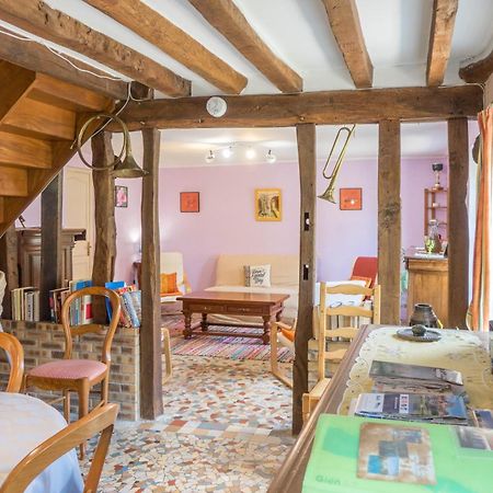 Chantilly ,Petit Dejeuner Et Table D'Hotes Possible Noyers  外观 照片