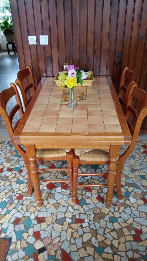 Chantilly ,Petit Dejeuner Et Table D'Hotes Possible Noyers  外观 照片