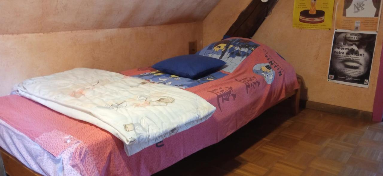 Chantilly ,Petit Dejeuner Et Table D'Hotes Possible Noyers  外观 照片