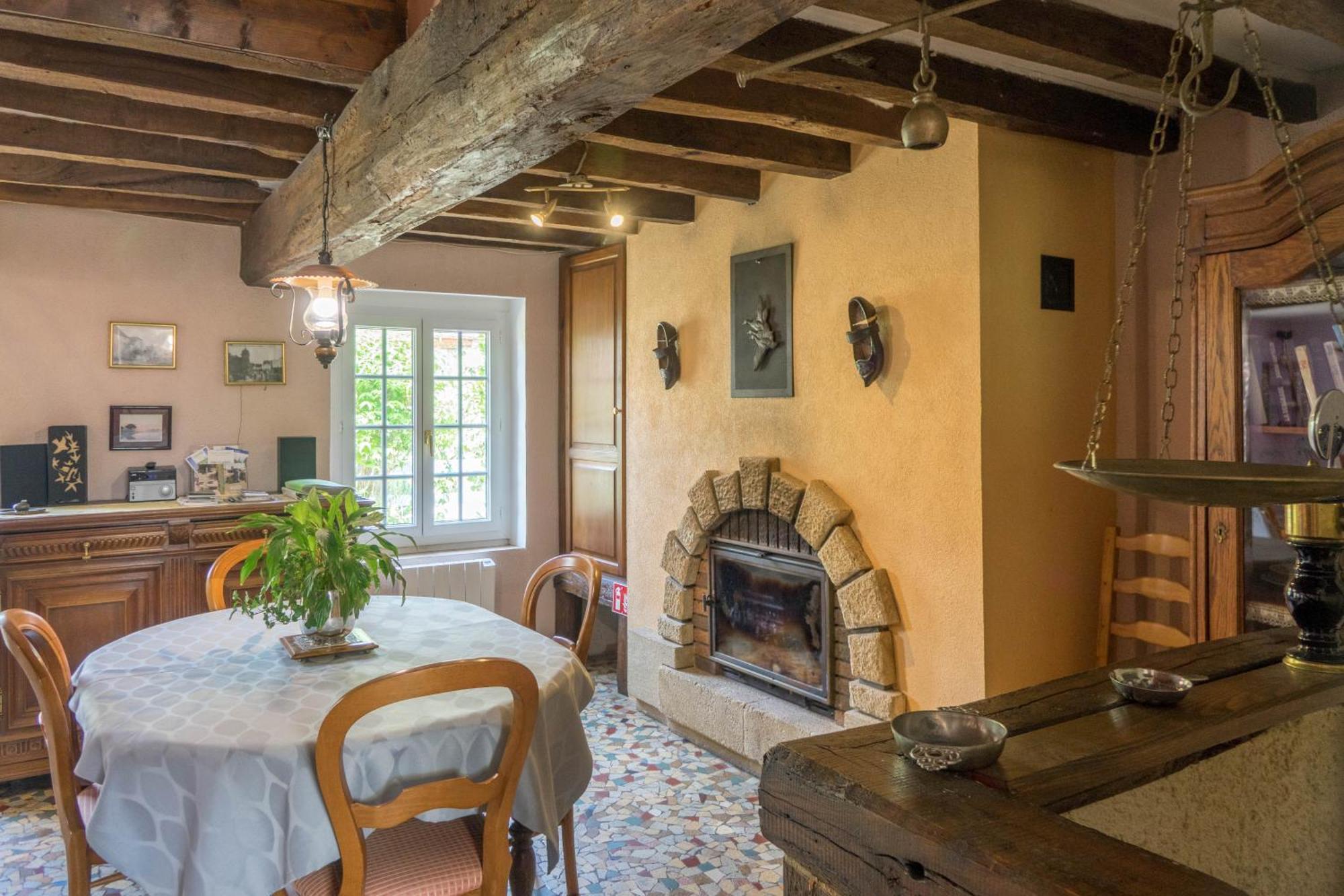Chantilly ,Petit Dejeuner Et Table D'Hotes Possible Noyers  外观 照片