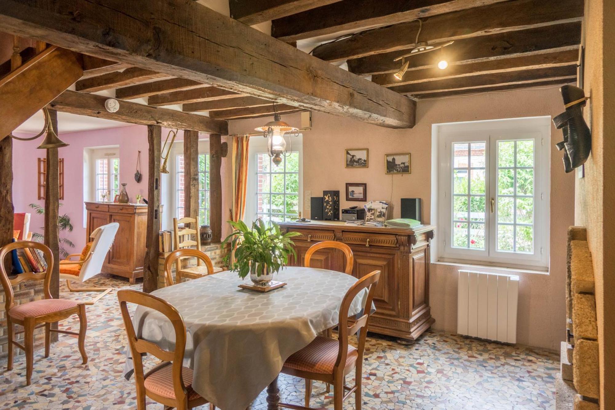 Chantilly ,Petit Dejeuner Et Table D'Hotes Possible Noyers  外观 照片